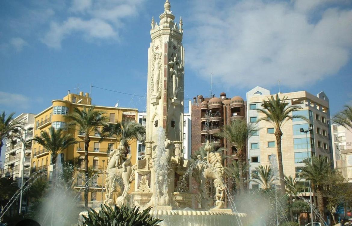 Centrally-Located, Spacious Flat At Historic Centre & Short Walk To Beach Alicante Eksteriør billede