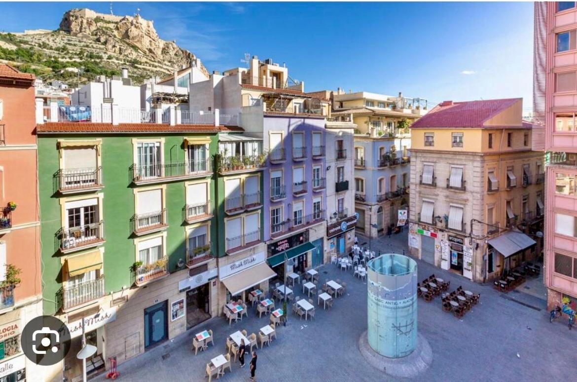 Centrally-Located, Spacious Flat At Historic Centre & Short Walk To Beach Alicante Eksteriør billede