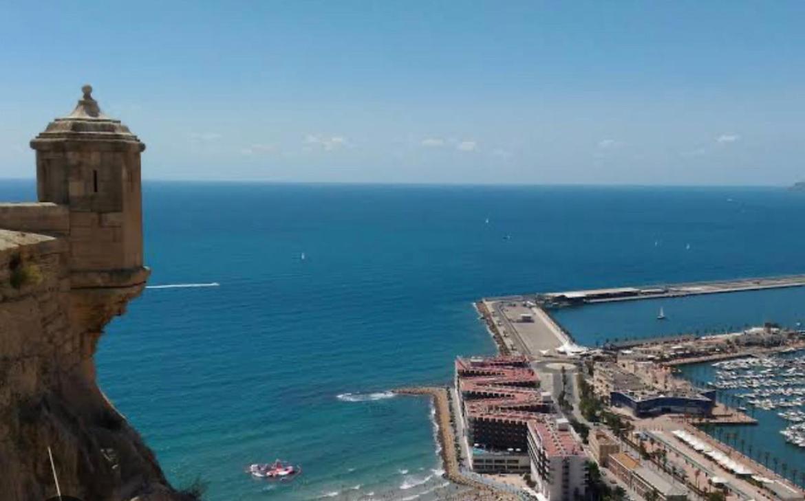 Centrally-Located, Spacious Flat At Historic Centre & Short Walk To Beach Alicante Eksteriør billede