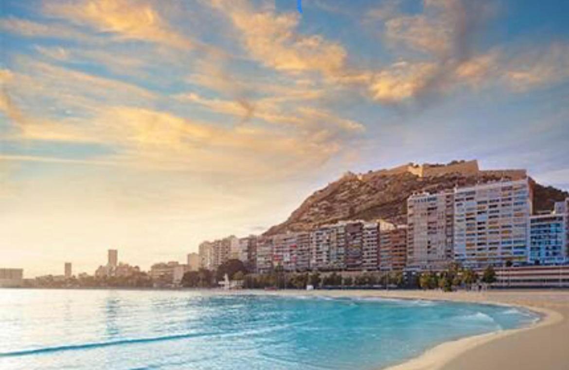 Centrally-Located, Spacious Flat At Historic Centre & Short Walk To Beach Alicante Eksteriør billede