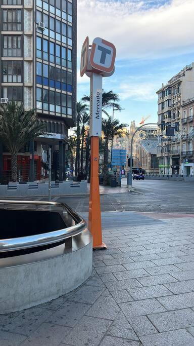 Centrally-Located, Spacious Flat At Historic Centre & Short Walk To Beach Alicante Eksteriør billede