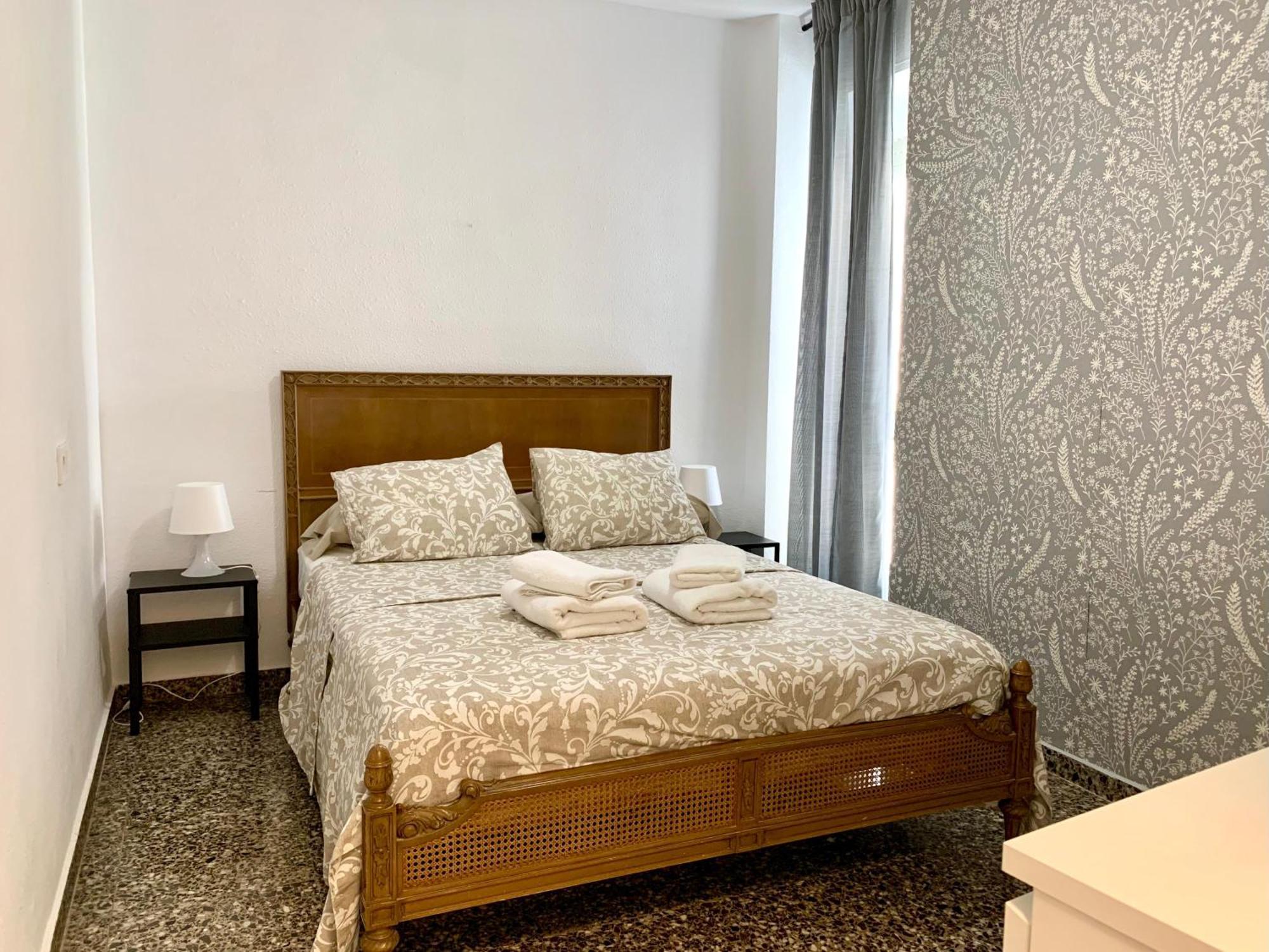 Centrally-Located, Spacious Flat At Historic Centre & Short Walk To Beach Alicante Eksteriør billede