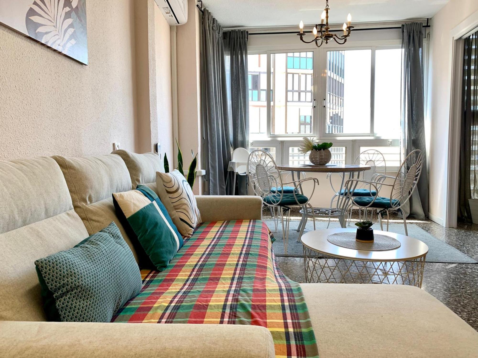 Centrally-Located, Spacious Flat At Historic Centre & Short Walk To Beach Alicante Eksteriør billede