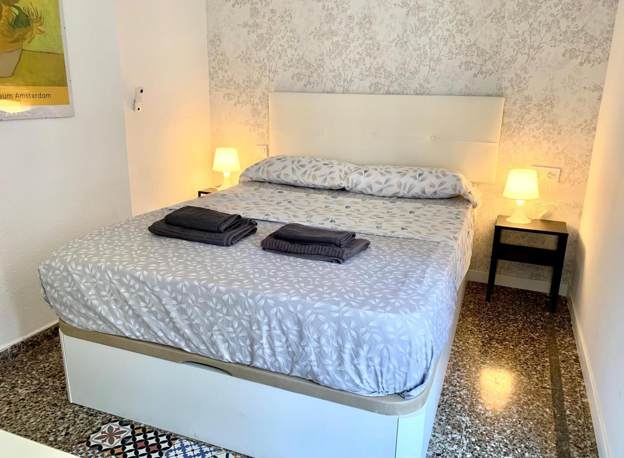 Centrally-Located, Spacious Flat At Historic Centre & Short Walk To Beach Alicante Eksteriør billede
