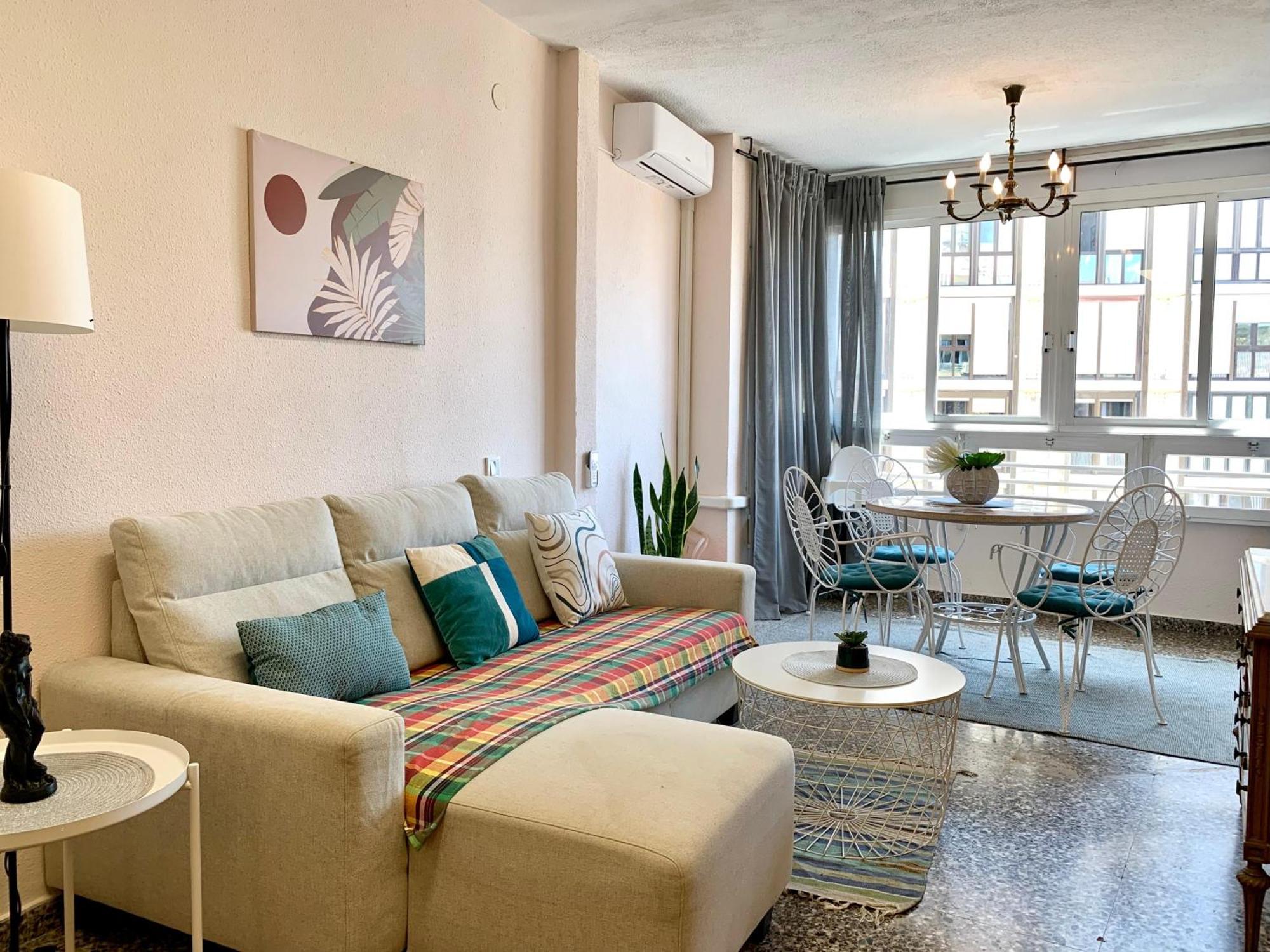 Centrally-Located, Spacious Flat At Historic Centre & Short Walk To Beach Alicante Eksteriør billede