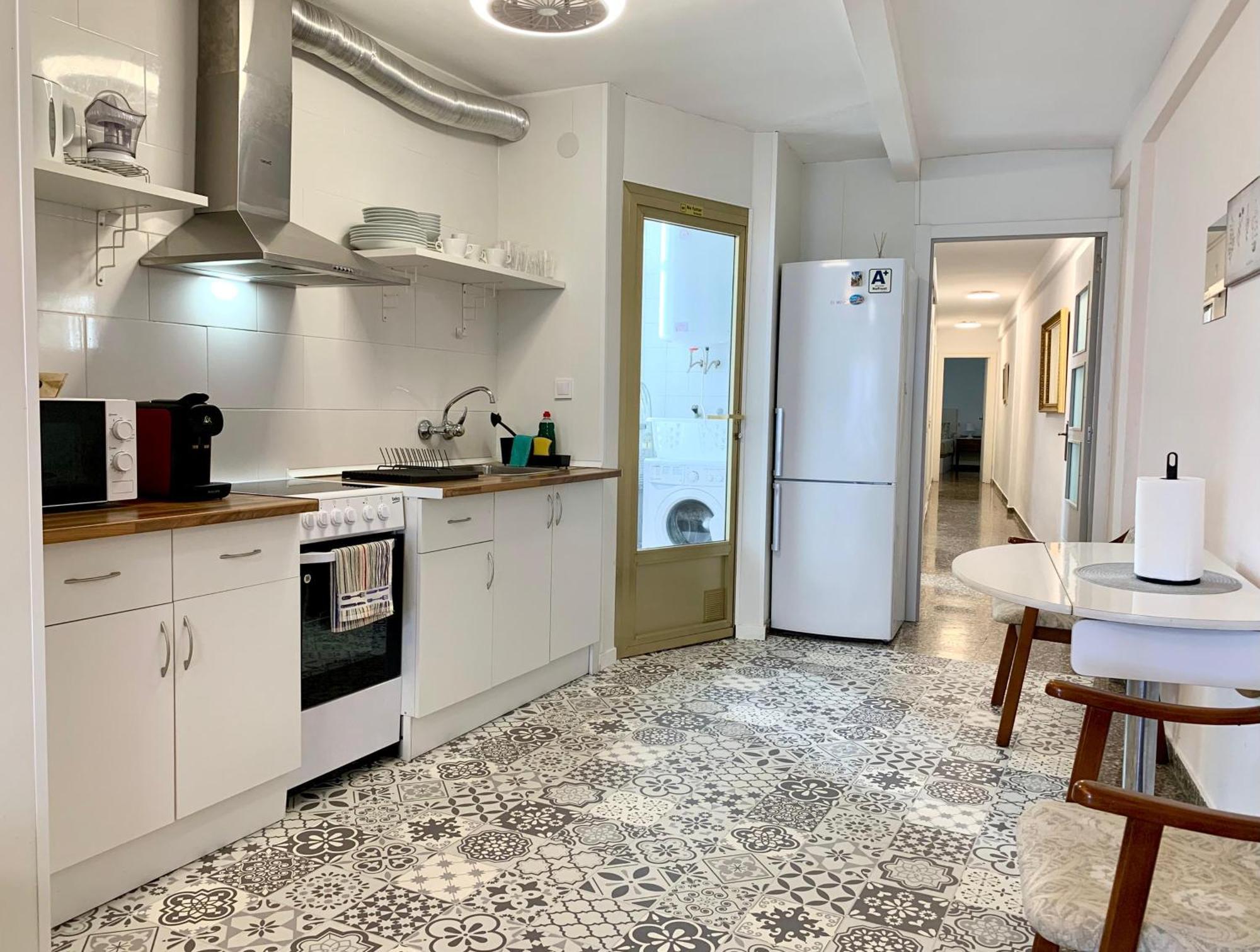Centrally-Located, Spacious Flat At Historic Centre & Short Walk To Beach Alicante Eksteriør billede