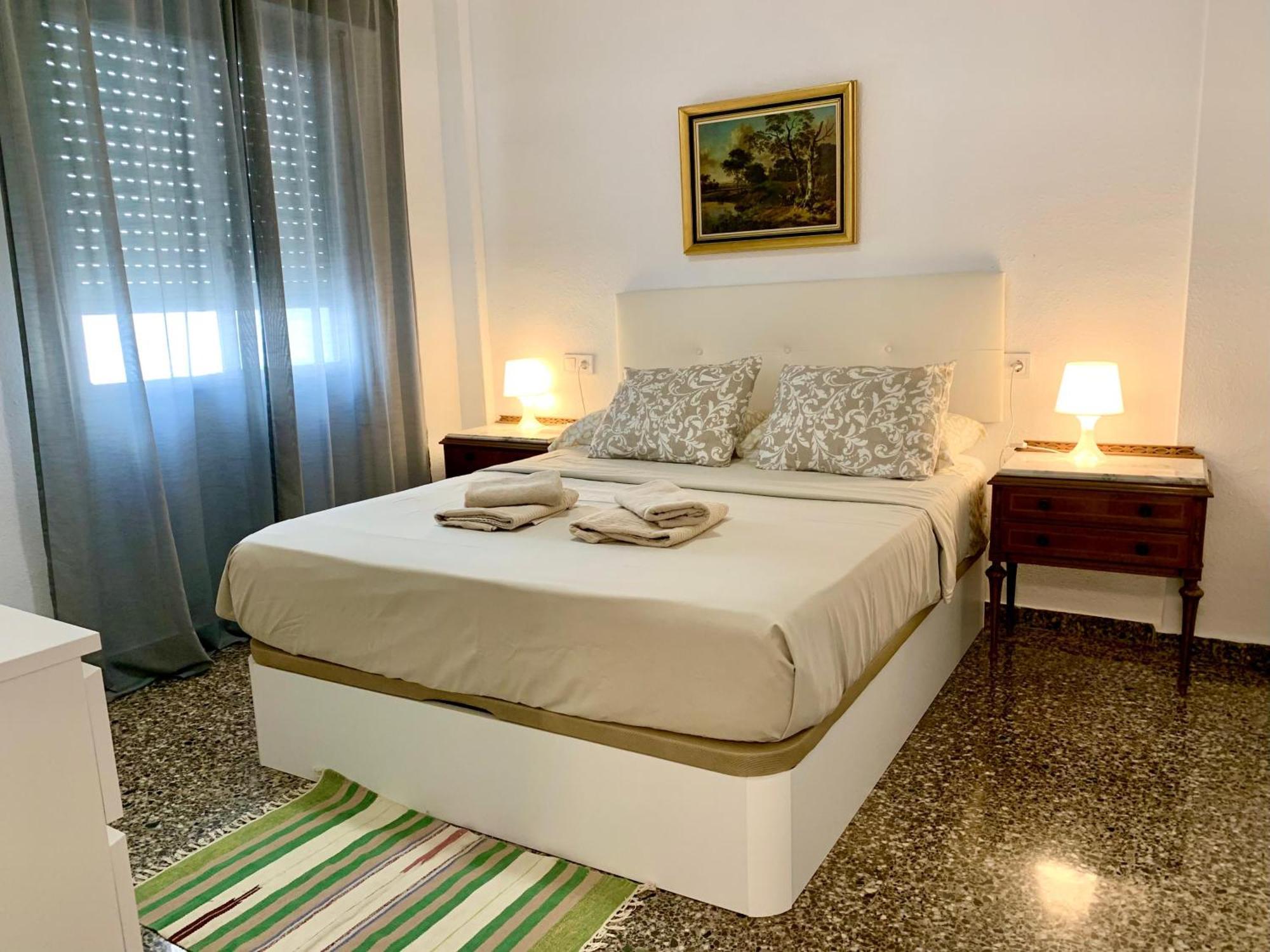 Centrally-Located, Spacious Flat At Historic Centre & Short Walk To Beach Alicante Eksteriør billede