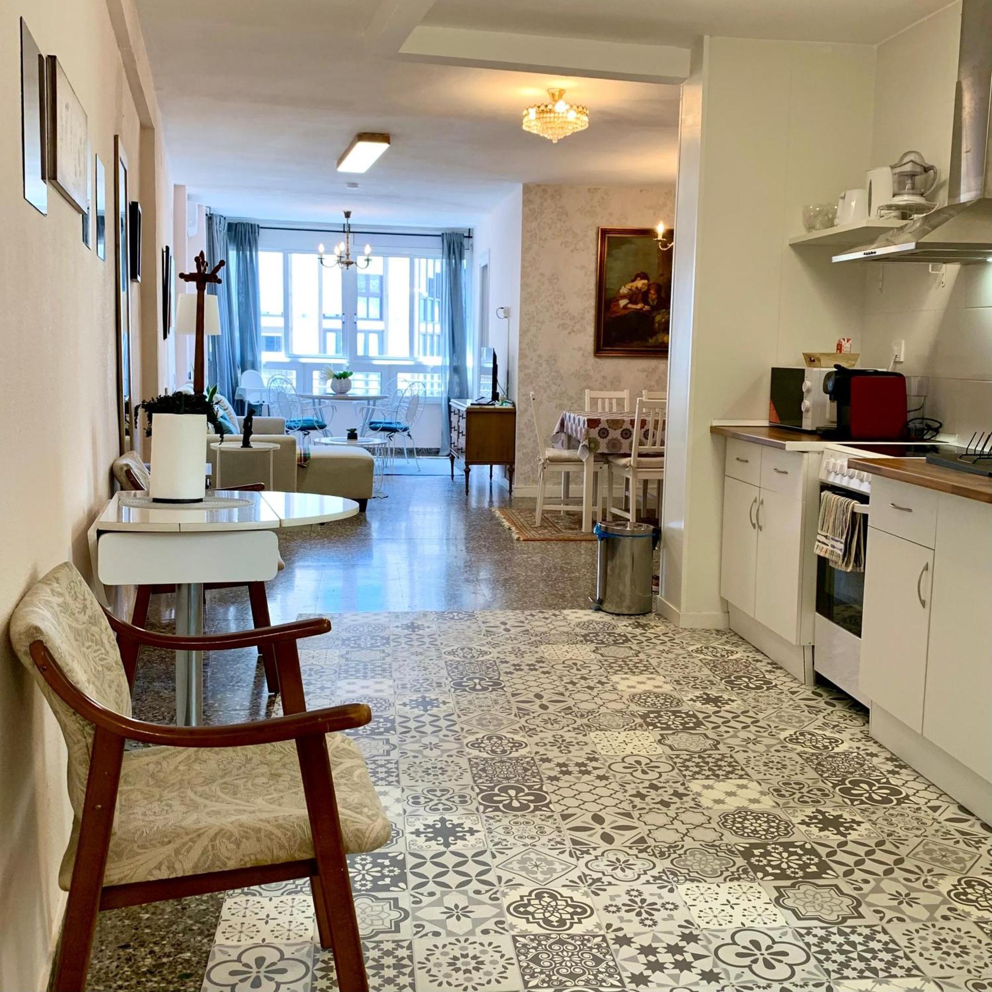 Centrally-Located, Spacious Flat At Historic Centre & Short Walk To Beach Alicante Eksteriør billede